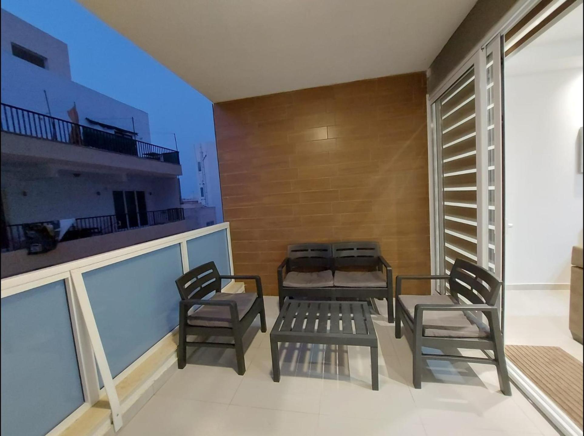Centre Point Comfort Apartment St. Paul's Bay Exterior foto